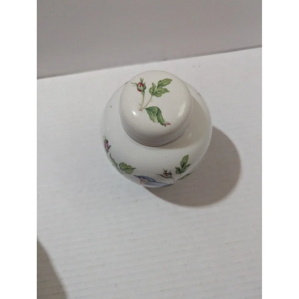 Lefton Bluebird Porcelain Ginger Jar with Lid 02952 White Floral Bird 4.5 Inch‎